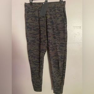 Alphalete camouflage jogger